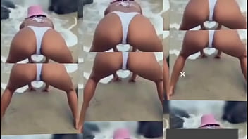 Toda de rosinha no swing e pronta pra dar bucetinha e encher a boquinha de leite