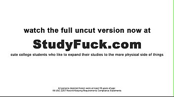 На рабочем столе грудастую бабу босс