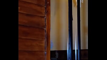 Olha só como balança essa bunda