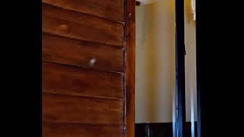 Olha só como balança essa bunda