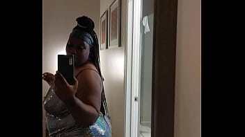 Freak shaking her ass