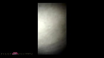 Une salope africaine se baigne dans la rivière et se fait baiser par des inconnus partie 2