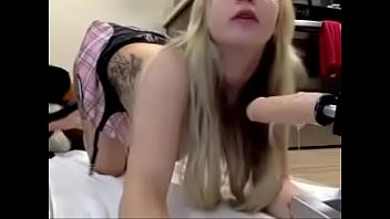 Hot camgirl fetishpixi does sensual deepthroat show