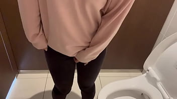 今日もデパートのト◯レでひとりえっちしてしまいました