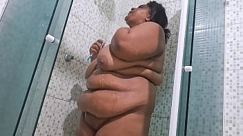 Flagra De Vizinha Tomando Banho E Tendo Um Grande Squirt thumbnail