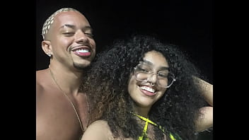 Casal famosinho perde o telefone e vídeos íntimos caem na net Casal famosinho perde o telefone e vídeos íntimos caem na net