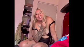 Estaba grabando un video para un seguidor con la ventana abierta y un vecino me vio todo jaja y se estaba agarrando el pa