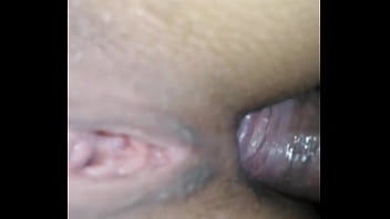 El vecino me folla mi gran culo mientras me masturbo con mi vibrador