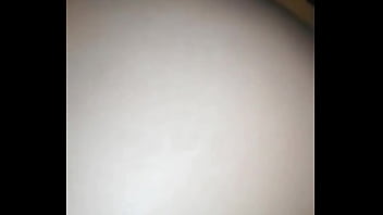 El vecino me folla mi gran culo mientras me masturbo con mi vibrador