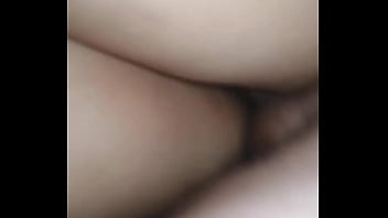 El vecino me folla mi gran culo mientras me masturbo con mi vibrador