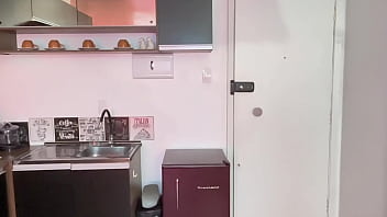 Chamei meu submisso para cuidar dos meus pés