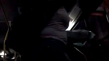 Percebe que estou filmando e empina a bunda deliciosa