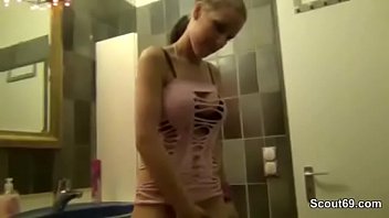 German amateur teeny lucy wird von usern gefickt