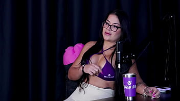 Saiu roxa de um vídeo de sadomasoquismo e quase chorou achou ruim ao perder a virgindade e o fetiche que não faria é o milena moreau sheer red