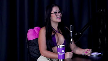 Saiu roxa de um vídeo de sadomasoquismo e quase chorou achou ruim ao perder a virgindade e o fetiche que não faria é o milena moreau sheer red