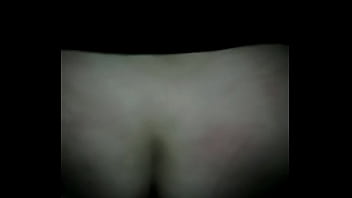 Morocha cabalgando de espalda