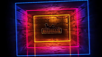 Paola venturi com o dotado fudendo na escada