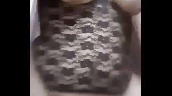 Moviendome rico y mostrando mi culo