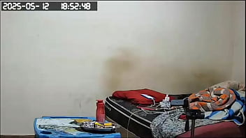 Camera de segurança filma madrasta gordinha gostosa se exibindo para camera Camera de segurança filma madrasta gordinha gostosa se exibindo para camera