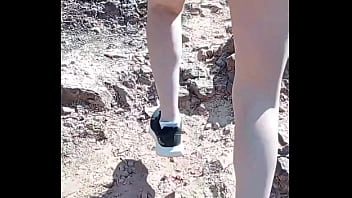 Sexo com o guia turístico na trilha como pagamento enquanto o corno filma