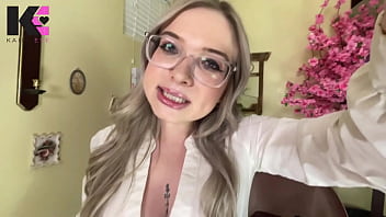 Giantess discovers tiny screaming infestation & squishes them