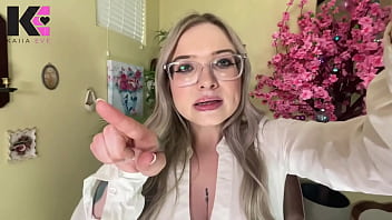 Giantess discovers tiny screaming infestation & squishes them