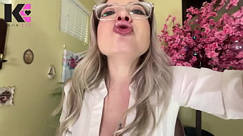 Giantess discovers tiny screaming infestation & squishes them