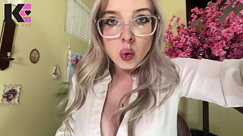 Giantess discovers tiny screaming infestation & squishes them