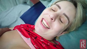 Pov meu marido levou um amigou para me comer no pelo pov my husband took a friend to fuck me in the hair