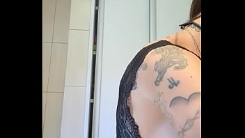 Bon réveil avec moi les amours sous la douche il paraît que ça mousse bien