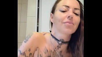 Bon Réveil Avec Moi Les Amours Sous La Douche Il Paraît Que ça Mousse Bien thumbnail