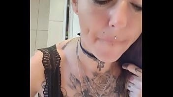 Bon réveil avec moi les amours sous la douche il paraît que ça mousse bien