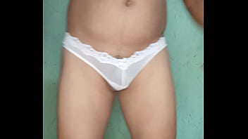 Exitado en tanga blanca