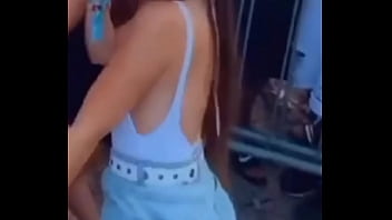 Gostosa descendo até o chão