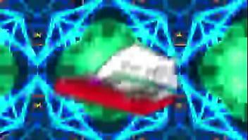 Gatinho siriricando piano de brinquedo