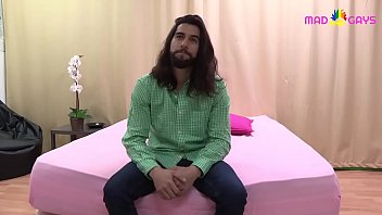 Hetero Guapo Y Su Espesa Y Rica Leche thumbnail