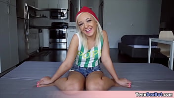 Cute stepsister wanted to try my thick cock