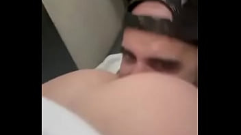 Comida de culo en el wc público en plena calle y la puerta se abre para los curiosos charlyfilmxxx xiscofre