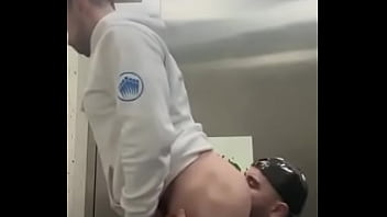 Comida de culo en el wc público en plena calle y la puerta se abre para los curiosos charlyfilmxxx xiscofre