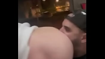 Comida de culo en el wc público en plena calle y la puerta se abre para los curiosos charlyfilmxxx xiscofre