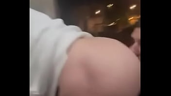 Comida de culo en el wc público en plena calle y la puerta se abre para los curiosos charlyfilmxxx xiscofre