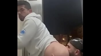 Comida de culo en el wc público en plena calle y la puerta se abre para los curiosos charlyfilmxxx xiscofre