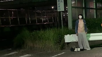 女装まゆの側道で全裸露出 thumbnail