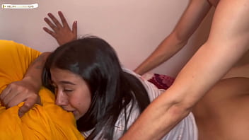 Silencio que nuestros padress no escuchen lo duro que follamos