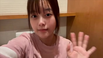 今日も隣でト◯レしてる人がいるのにオナニーしてやってはいけないことに興奮する女子◯生。