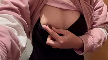 今日も隣でト◯レしてる人がいるのにオナニーしてやってはいけないことに興奮する女子◯生。