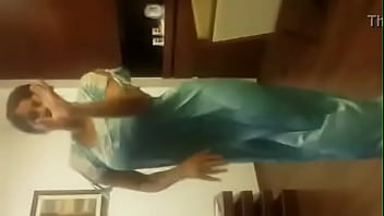 Big booty scarlett dancing in bathroom