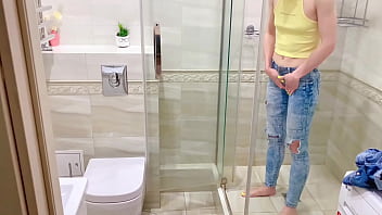 Mia's mimi triple jeans pee