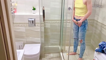 Mia's mimi triple jeans pee