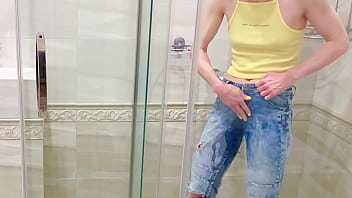 Mia's mimi triple jeans pee